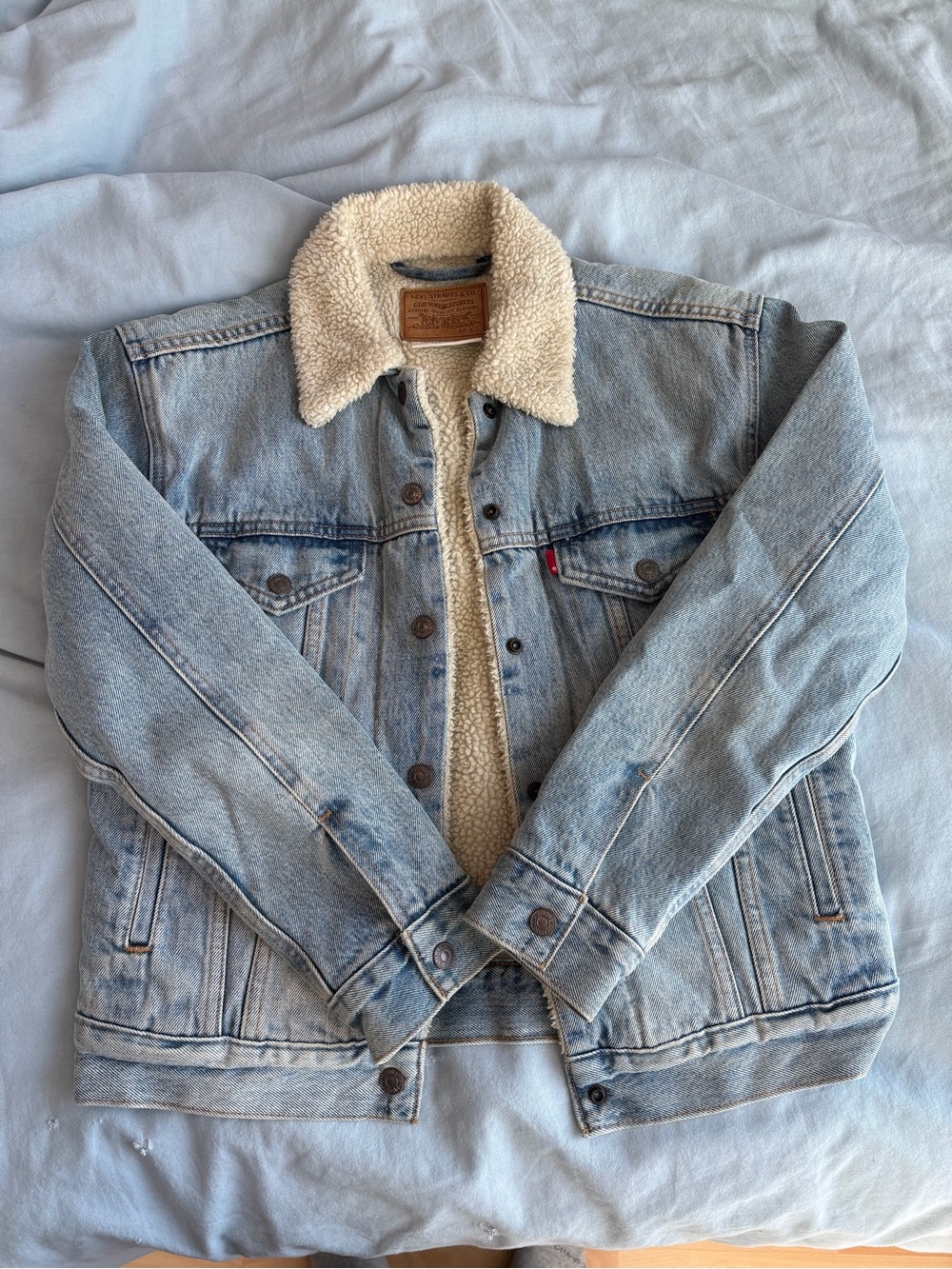 Levi's Women’s Premium 90s Sherpa Trucker Jacket